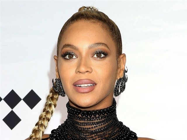 What is it? Beyoncé partnered with her nutritionist to create a vegan delivery service called 22 Days Nutrition but she has a range of business empires (Ivy Park, anyone?). How much time does she put into it? Beyoncé is a very busy lady, dedicating her time to music, clothing, merchandise, endorsements, real estate and of course her family. Nutrition is something that is very important to her and she wants to encourage people to make better nutritional choices. What is it worth? Beyonce has a net value of $350 million (!!) Quote: 